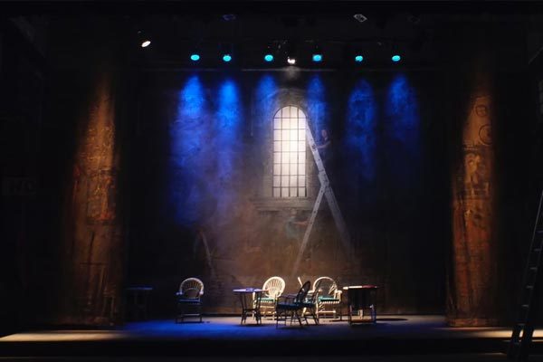 La teatroterapia non è infilarsi un costume: è scavare dentro la propria anima per affrontare i temi della vita che ci mettono in difficoltà. teatroterapia un percorso per guardarsi dentro - miky botti